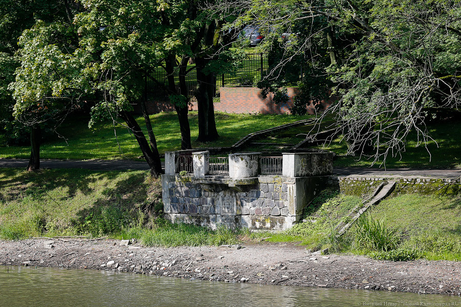 Нижнее сверху: набережная Нижнего озера перед ремонтом с высоты птичьего полёта