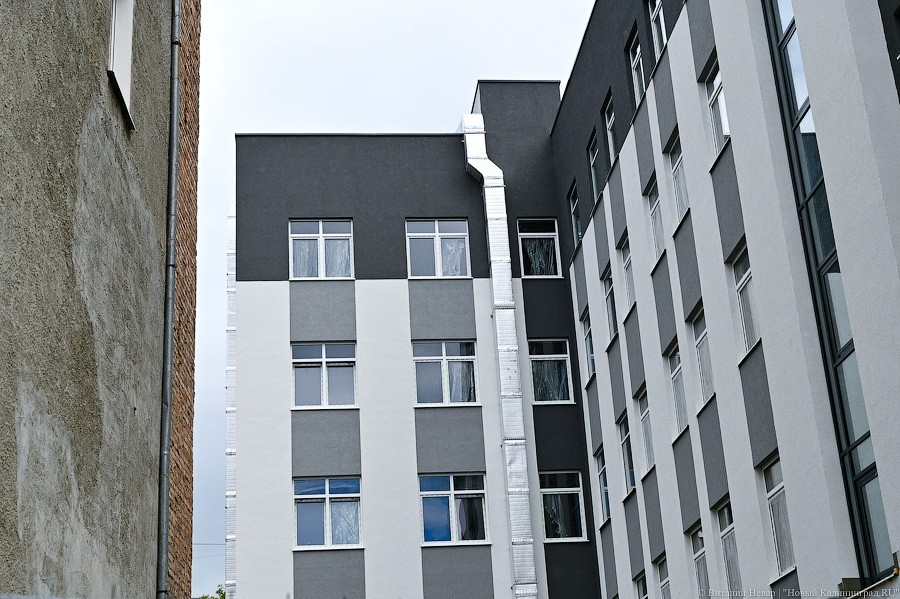 Стекло и треугольники: как выглядит фасад реставрируемой «Кройц-аптеки»