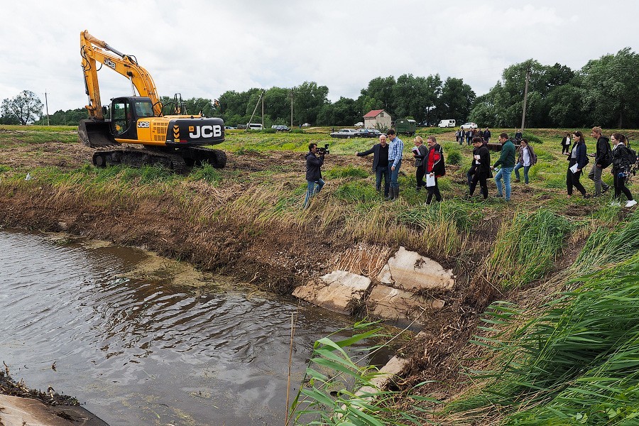 «Операция спасения»: в Полесском районе осушают первый польдер (фото)