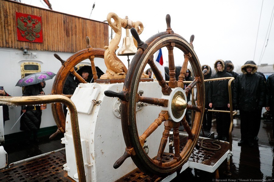 Ураган в паруса: «Крузенштерн» и «Седов» проводили в кругосветное плавание (фото)