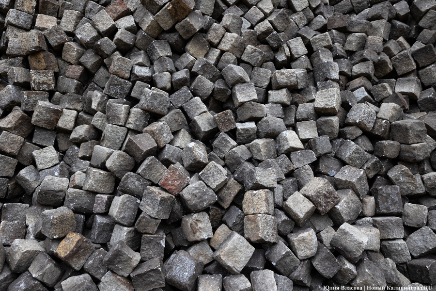 Очевидцы: в Советске брусчатку с центральных улиц вывезли на свалку (видео)