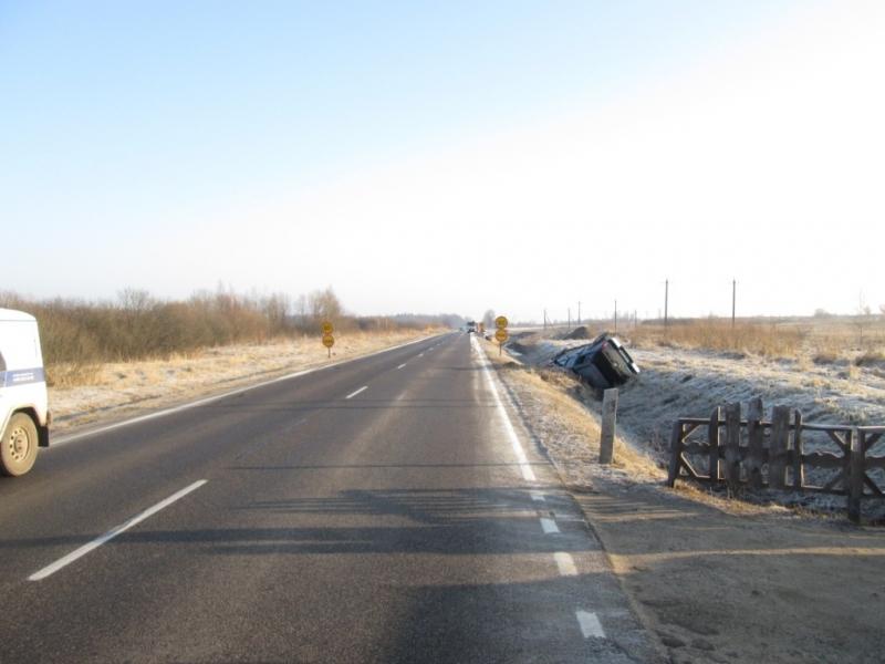 На дороге «Талпаки — Советск» вылетел в кювет и перевернулся «Ниссан Навара» (фото)