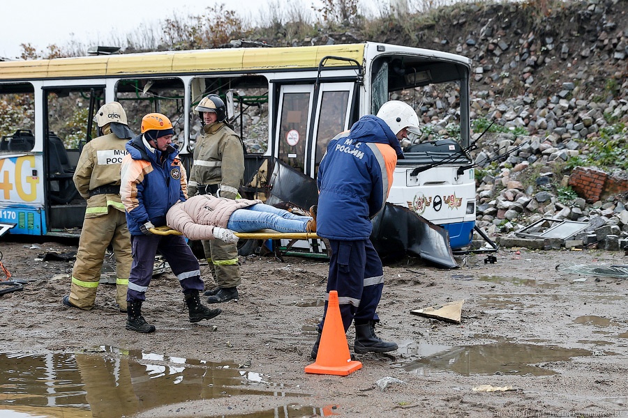 400 граммов тротила: в Калининграде спецслужбы взорвали автобус