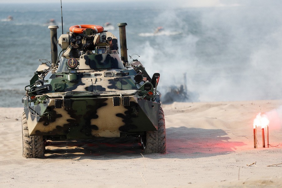 Берег в огне: на Балтфлоте отработали высадку морского десанта
