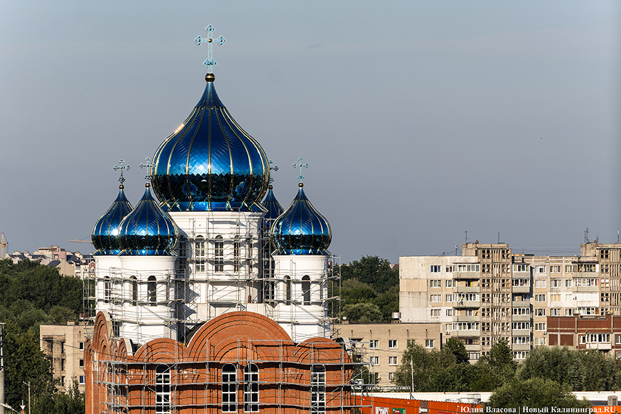 17 июля: голубые кресты на храме Успения Пресвятой Богородицы