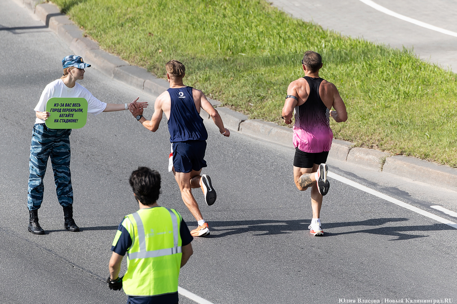 Перекрыть и побегать: марафонцы собрали медали и гнев автомобилистов Калининграда (фото)
