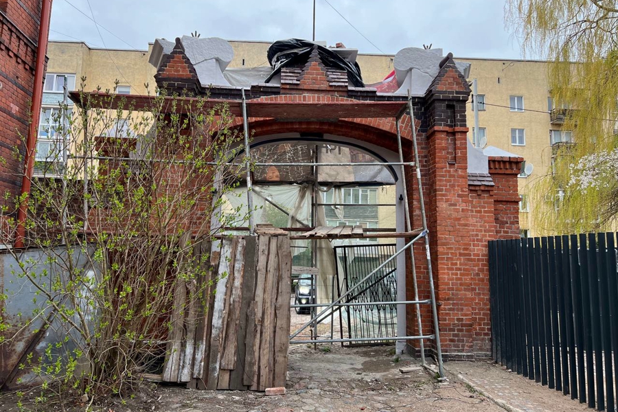 Реставрация арки Лёбенихтского госпиталя затягивается