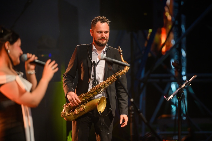 Дождь, зонты и музыка: как прошёл завершающий день «Калининград Сити Джаза»