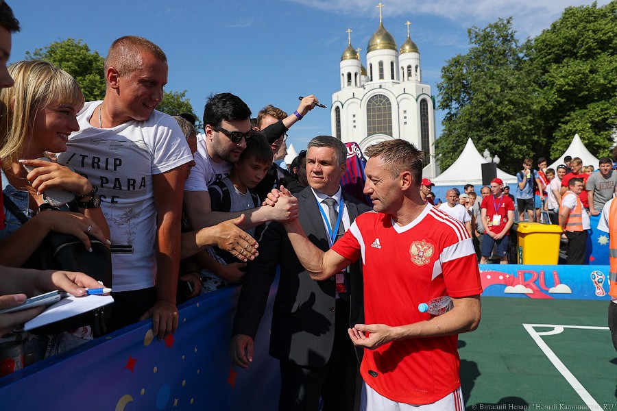 Праздник очередей и футбола: чем запомнился матч легенд ФИФА в Калининграде