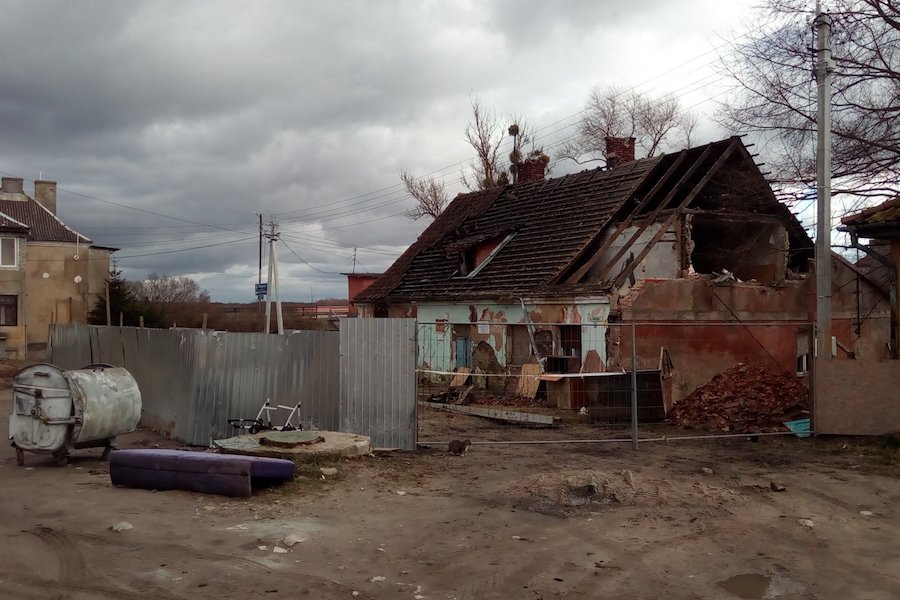 Состояние плачевное: Дом Коринта частично разобрали в ходе реконструкции (фото)