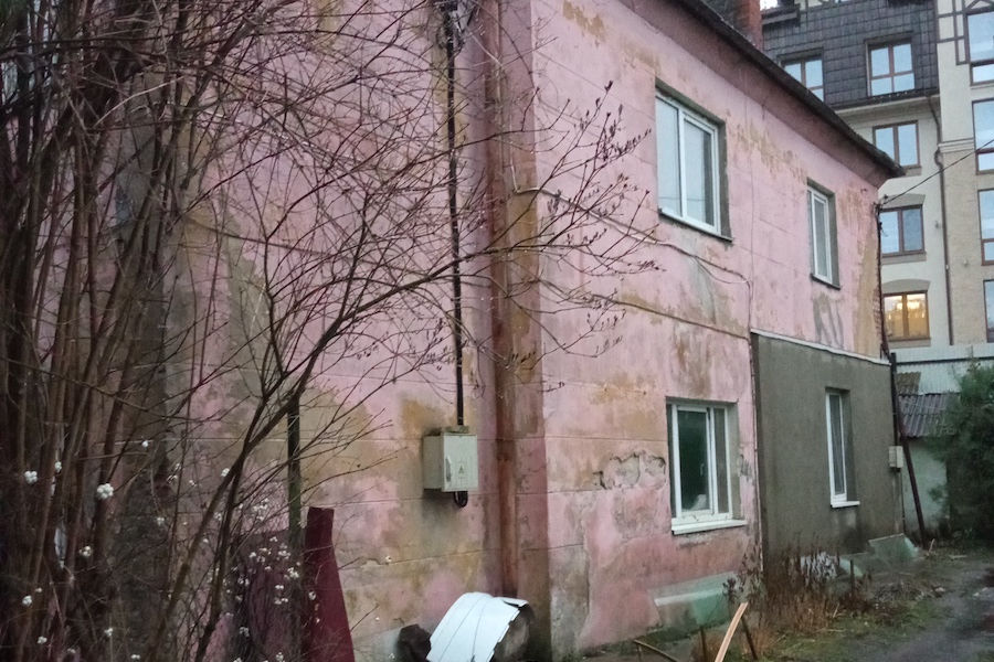 Власти Зеленоградска продают двухэтажный дом недалеко от парка