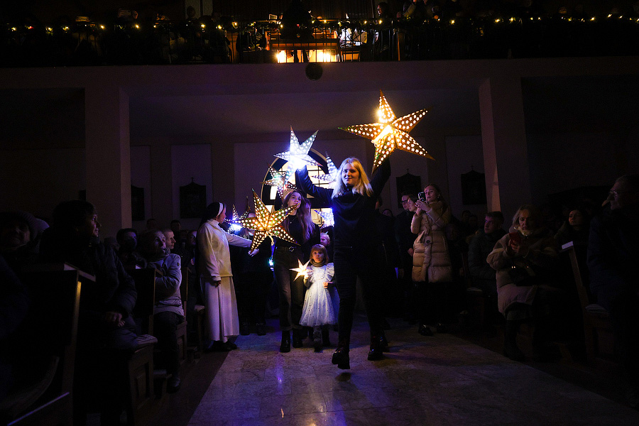 «Тихий крошечный Христос»: калининградские католики встретили Рождество (фото)