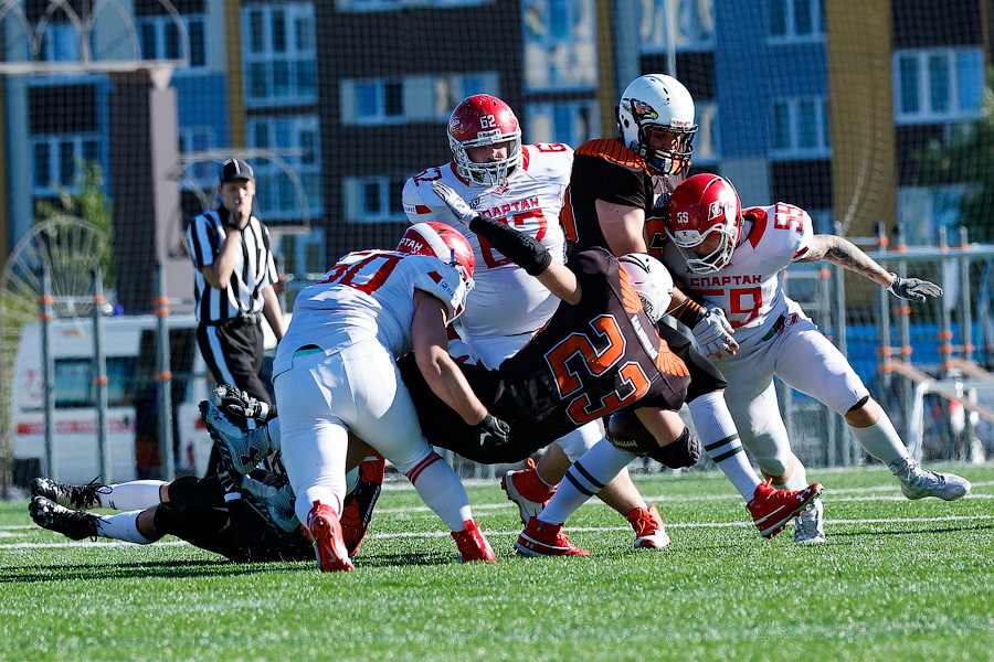 Пролёт «Ястребов»: как в Калининграде сыграли в американский футбол (фото)