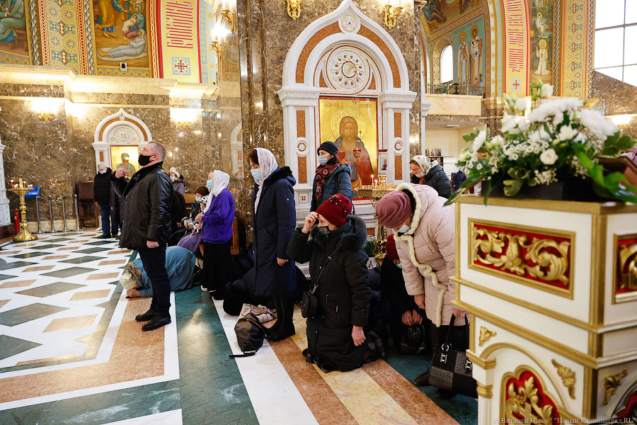 Без проруби, но с литургией: в Храме Христа Спасителя провели праздничную службу (фото)