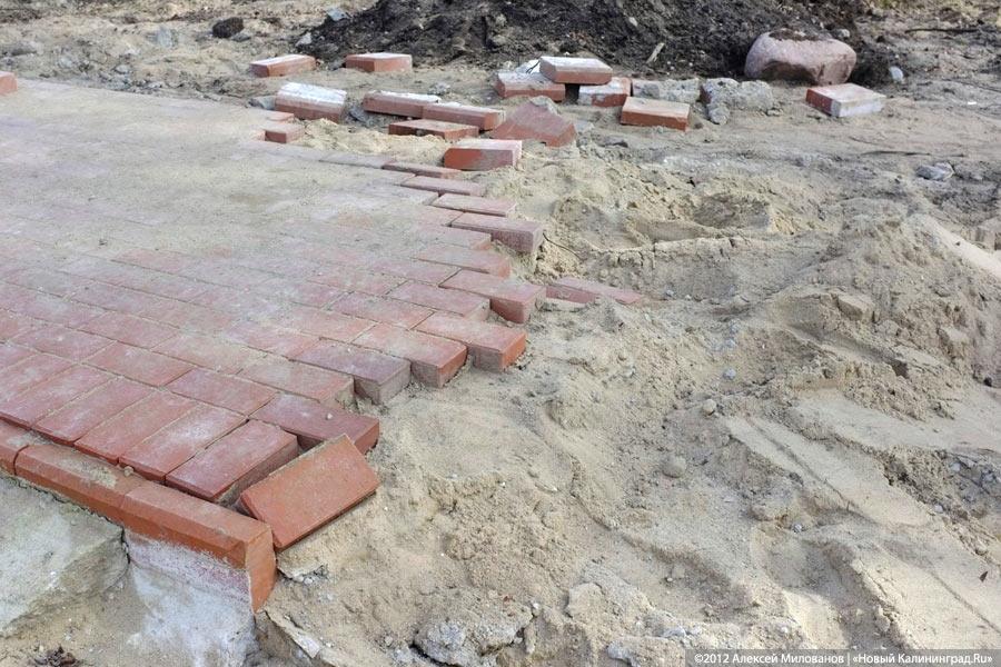 «Могила плитки»: набережная Верхнего озера после зимы