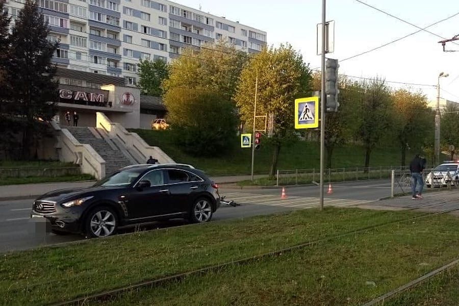 На Моспроспекте сбили велосипедистку, которая ехала через дорогу не спешившись