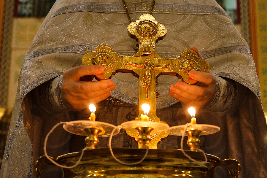 Великая агиасма: освящение воды в соборе Христа Спасителя в Крещенский сочельник (фото)