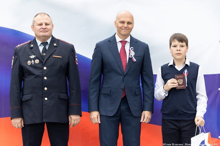 Триколор объединяет: как Калининград отметил День Государственного флага 