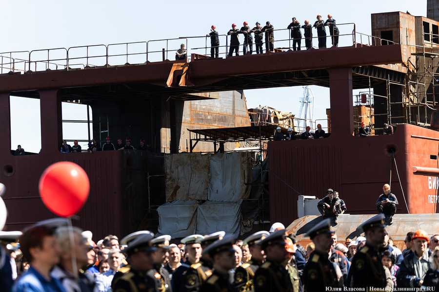 Флагман ВМФ России: в Калининграде спустили на воду большой десантный корабль (фото)