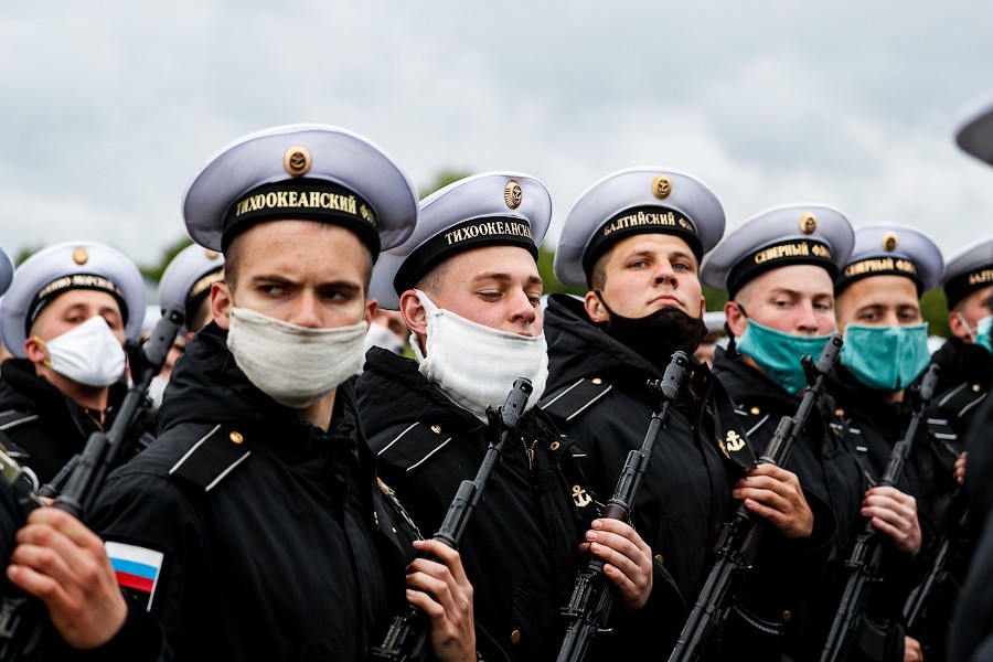 Коронавирусная репетиция: как пешие расчеты готовились к параду в Чкаловске