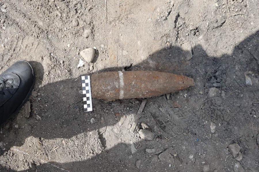 В Калининграде на месте раскопок на ул. Суворова нашли артиллерийский снаряд