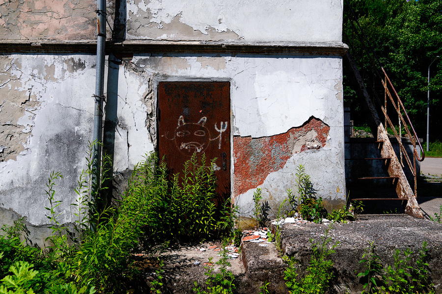 Усадьба разбитых окон: как выглядит Командный пункт 43-й армии перед реконструкцией (фото)