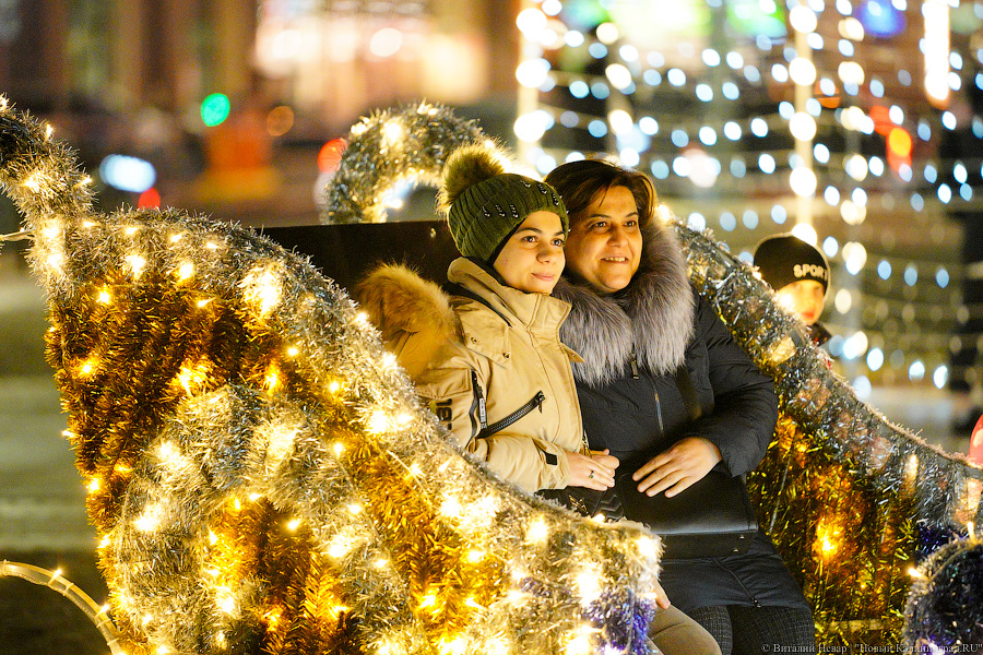 Калининград тоже украсили к Новому году. Сможете определить, где лучше? (фото)