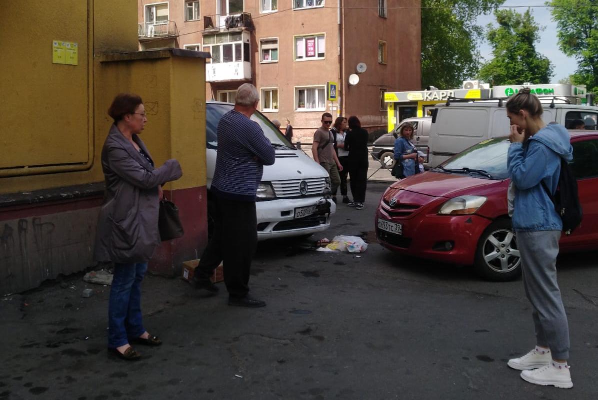 «Перепутала педали»: во дворе на ул. Киевской водитель на «Тойоте» сбила женщину (фото)