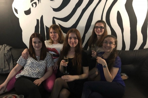 Девушкам на заметку: рассказываем про 5 слагаемых хорошего вечера 