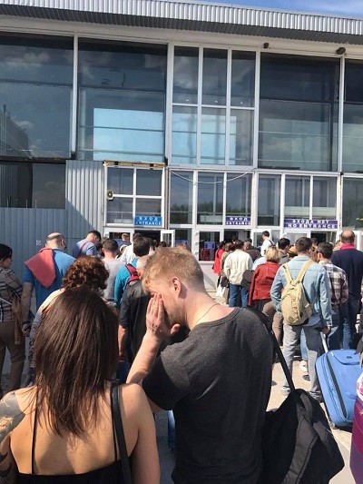 Калининградцы сообщают об огромных очередях в «Храброво» (фото)