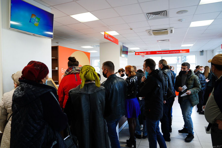 Вне зоны ковид-фри: что происходит в МФЦ на площади Победы после новых ограничений