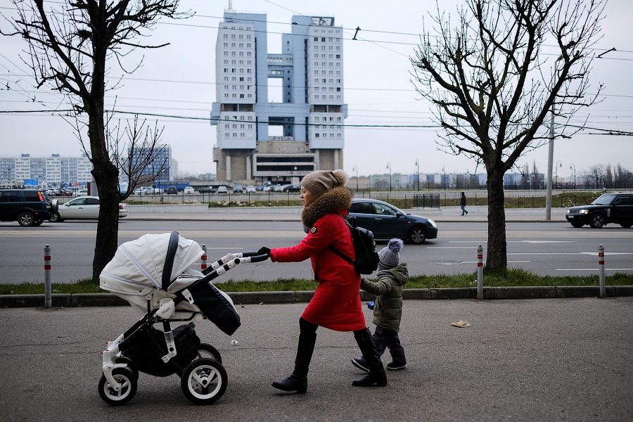 В России начинаются выплаты родителям-одиночкам и беременным