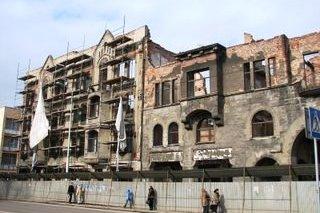 Мэрия пытается расторгнуть договор с «Россбаном» по поводу «Кройц-аптеки» через суд