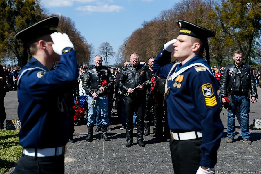 Российские байкеры в Польше: в Бранево почтили память павших солдат