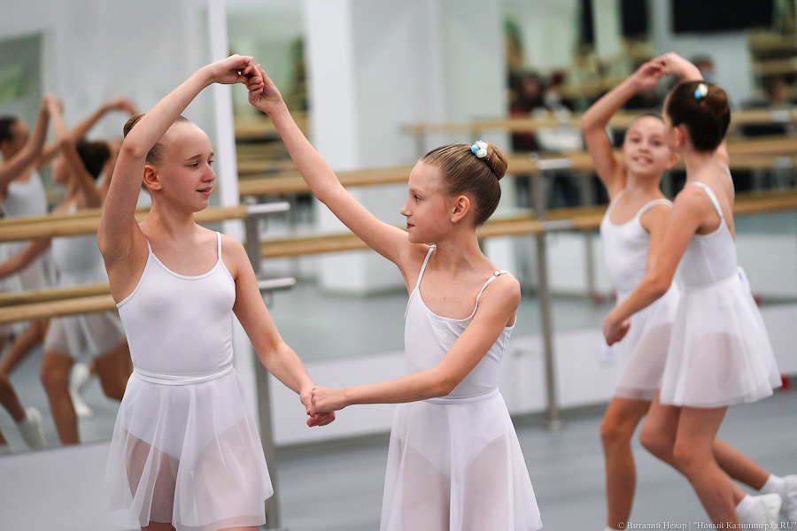 Па-де-де и пор-де-бра: Московская академия хореографии провела урок балета в Калининграде (фото)