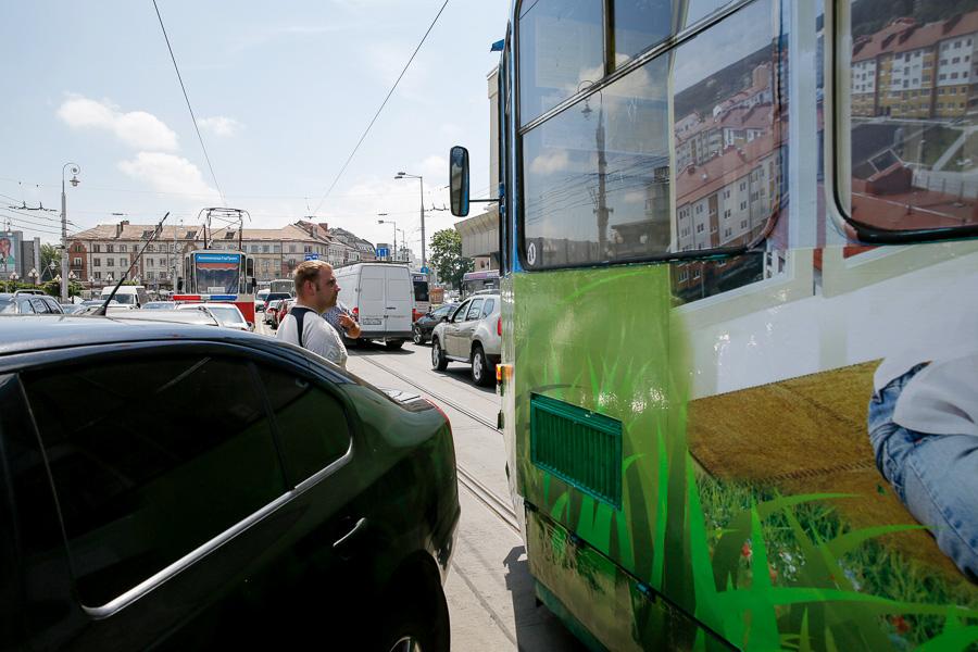 Не разъехались: крупная авария в центре города 