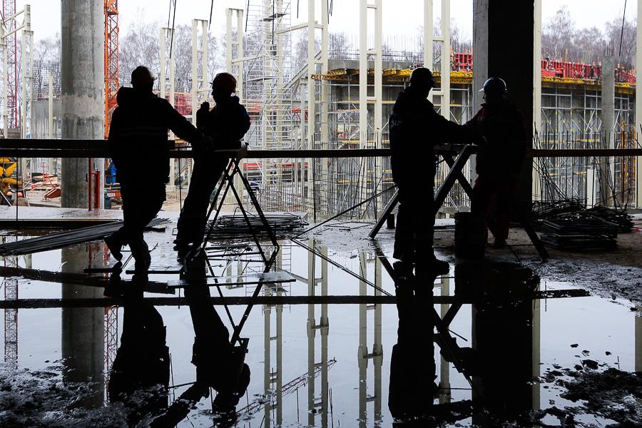 Женщины на «шпильках» и автопарковки: депутаты облдумы обсудили будущее Театра эстрады