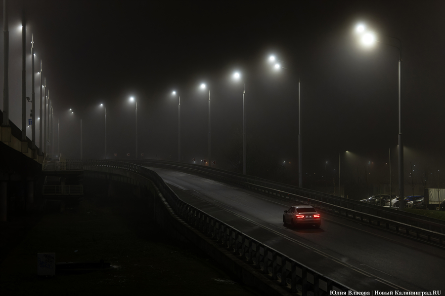 Между огнями и туманами: фотопрогулка по вечернему Калининграду