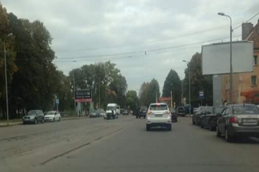 Очевидцы: на улице Тельмана микроавтобус сбил человека (фото)