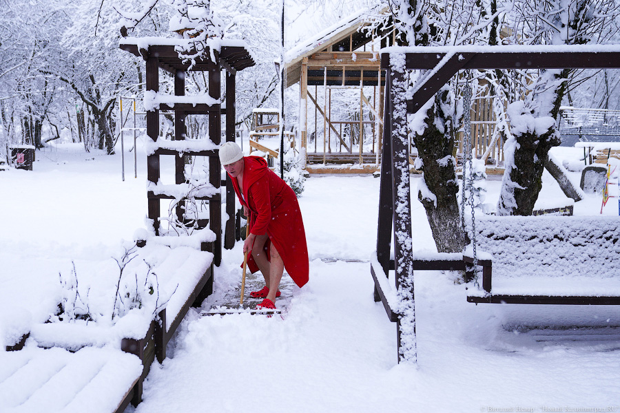 Самовар и прорубь: как проводят зиму калининградские моржи