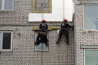 Гражданин Узбекистана упал с высоты 7 этажа строящегося дома в Калининграде