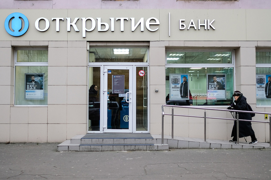 «Коммерсант»: к банку ВТБ хотят присоединить «Открытие» и РНКБ