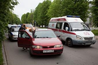 В Калининграде на ул. Озерова водитель ударил пожилого человека перед камерами СМИ