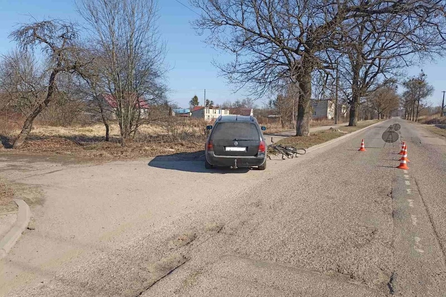 В Краснознаменске водитель «Фольксвагена» обгонял велосипедиста и сбил его (фото)