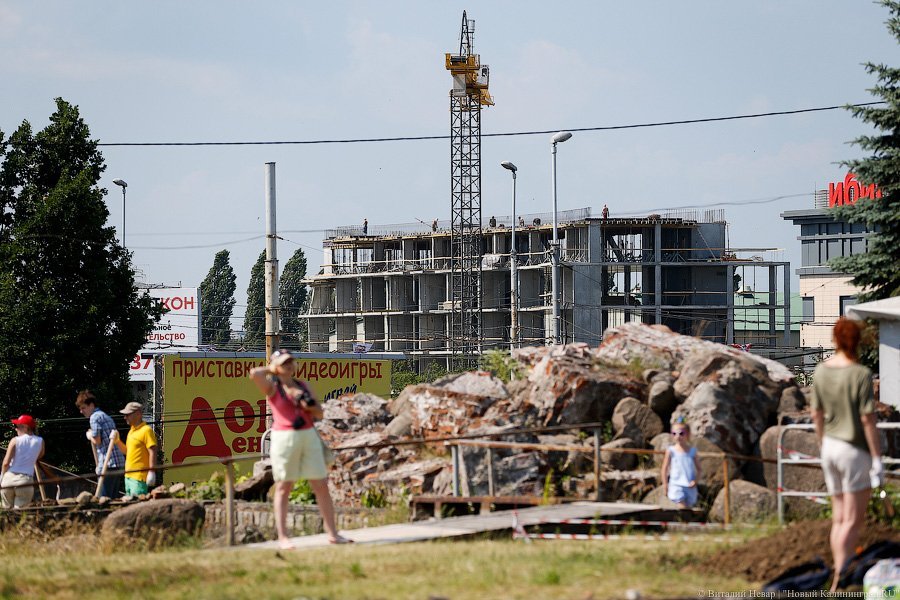 «Повезёт другим»: как прошёл субботник на территории руин замка «Кёнигсберг»