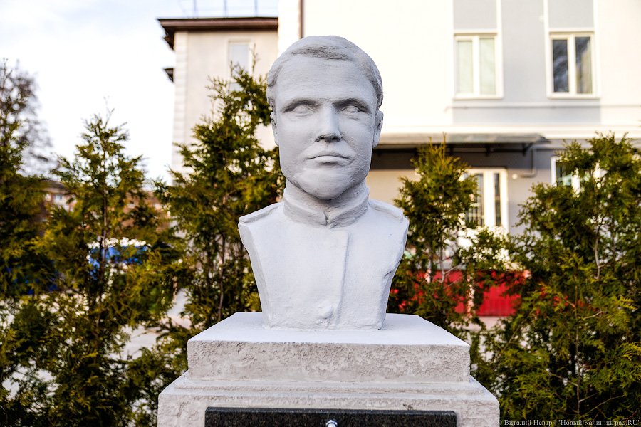 В Чкаловск вернули бюсты лётчиков после реставрации. Вот как они теперь выглядят