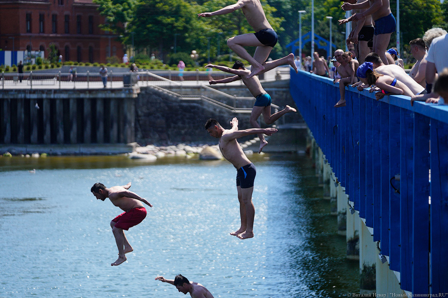 Тесные контакты: пляжи области в жаркие выходные были забиты туристами (фото)