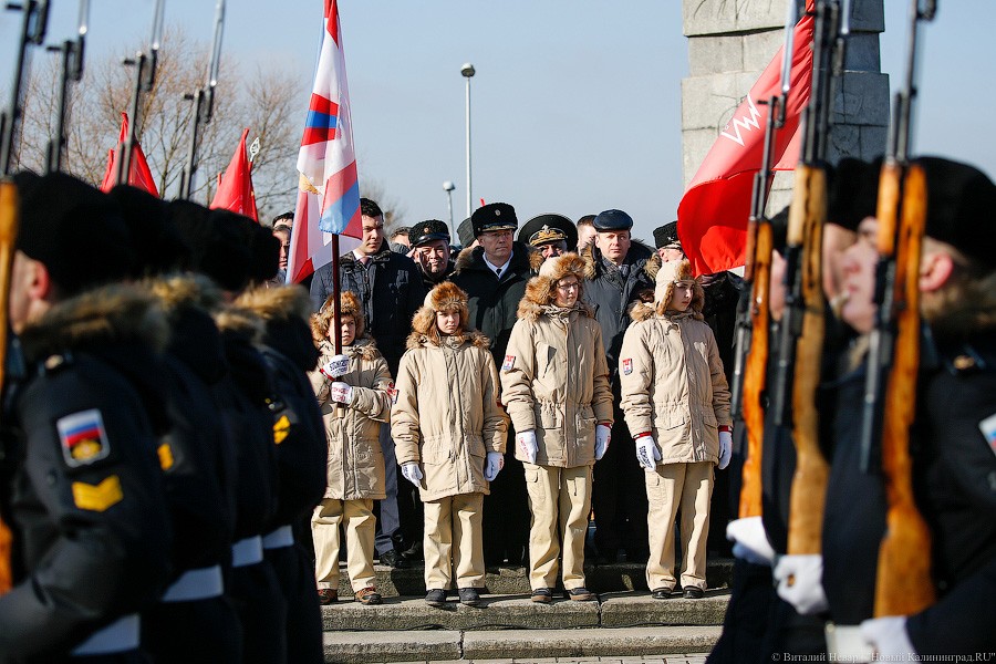 Холодное утро 23-го: в Калининграде почтили память воинов-героев