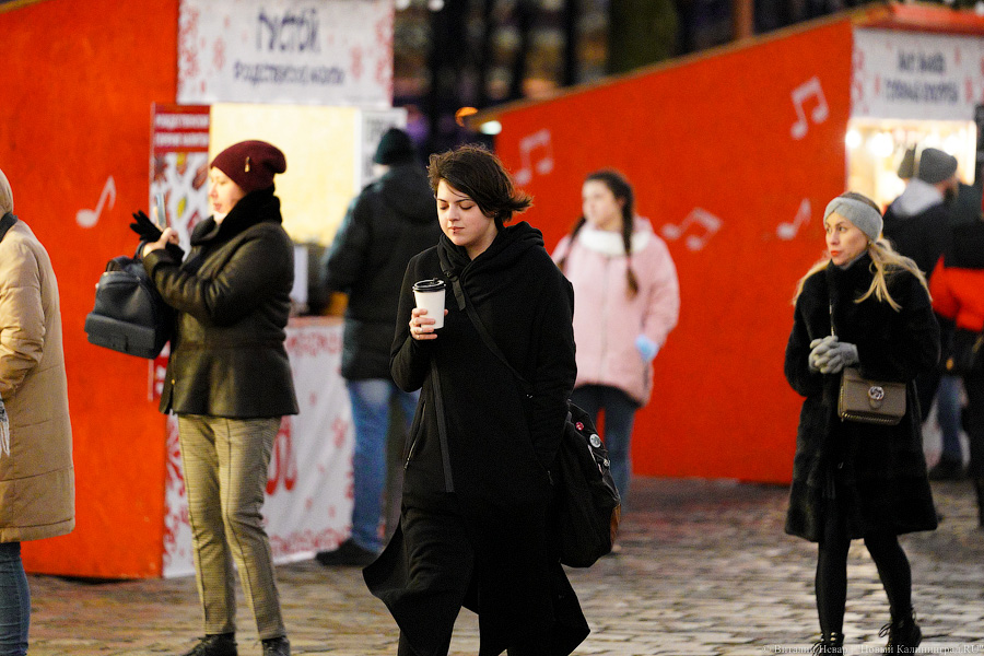 Девочки, записываемся на ободочки: в Калининграде открылась новогодняя ярмарка на острове Канта (фото)