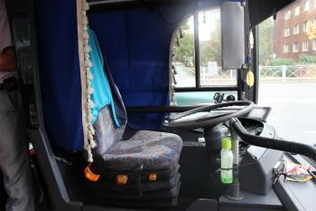 В Калининграде пассажирка автобуса ранила водителя ножом в спину, полиция ищет свидетелей (дополнено)